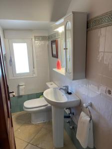 A bathroom at Casa Gonzalez Még 9 kép