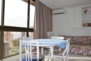 Część wypoczynkowa w obiekcie GEMELOS2 Loysan apt. with pool
