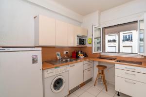 Kuchyňa alebo kuchynka v ubytovaní Général Ferrié 3 pcs AR Croisette Martinez by Olam Properties