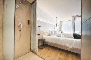 Postel nebo postele na pokoji v ubytování Hotel die Arlbergerin -New- all-in super flex rate