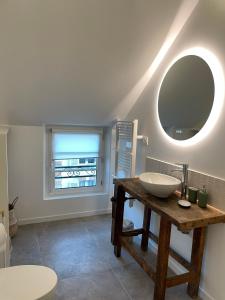 a bathroom with a sink and a mirror at Studio Saint Ayoul in Provins