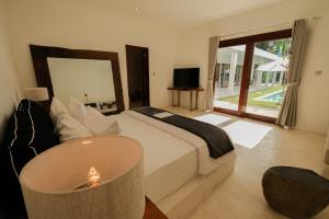 Postel nebo postele na pokoji v ubytování Ubud Luxury 2-Bedroom Villa with Private Pool and BBQ - Serene Escape! + 58 fotografií