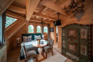 TV a/nebo společenská místnost v ubytování Rich Witch Villa&SPA