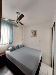 Postel nebo postele na pokoji v ubytování Apartamento Ubatuba 150m do mar Maranduba