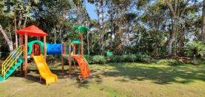 Ο χώρος παιχνιδιού για παιδιά στο Flat Pedra Azul - hospedagem nas montanhas