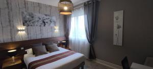 Tempat tidur dalam kamar di Hotel Belle Vue