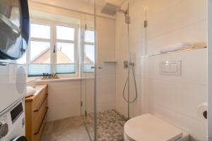 Koupelna v ubytování Hus Sünneck + 35 fotografií