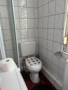 a small bathroom with a toilet and a shower at Rubys1 in Frankfurt/Main