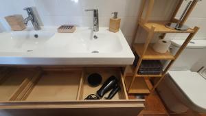A bathroom at Sierra Nevada Gala Bike CAR