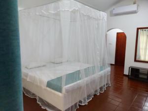 Letto o letti in una camera di Helios Beach Resort