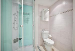 Łazienka w obiekcie 02#Duplex 2Bedrooms#Sèvres Lecourbe#Necker