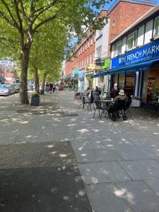 Khu vực xung quanh gần nhà khách