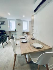 Posedenie v ubytovaní * Villa Adélaïde * Opéra * + 3 fotografie