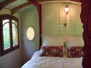Кровать или кровати в номере La Hulotte