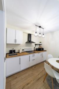 Kuchyň nebo kuchyňský kout v ubytování Apartamentos San Lazaro