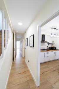 Kuchyň nebo kuchyňský kout v ubytování Apartamentos San Lazaro