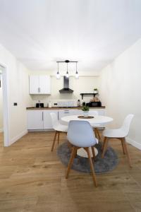 Kuchyň nebo kuchyňský kout v ubytování Apartamentos San Lazaro