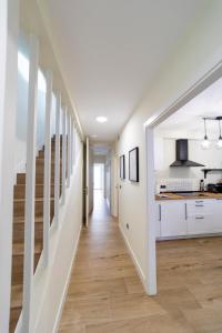 Kuchyň nebo kuchyňský kout v ubytování Apartamentos San Lazaro