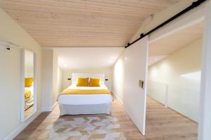 Postel nebo postele na pokoji v ubytování Apartamentos San Lazaro