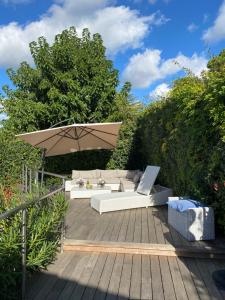 Vonkajšia záhrada v ubytovaní Villa Galateias, un coin de Paradis, superbe vue avec piscine privée