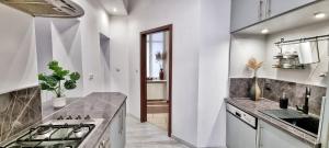 Kuchyňa alebo kuchynka v ubytovaní Apartament Kaczyniec 10