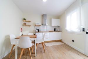 Kuchyň nebo kuchyňský kout v ubytování Apartamentos San Lazaro