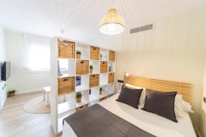 Postel nebo postele na pokoji v ubytování Apartamentos San Lazaro