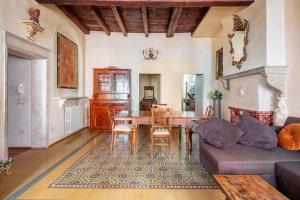 Et opholdsområde på Central Elegant Apartment - Liberty House