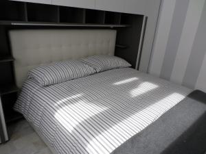 A bed or beds in a room at La Perla dei Trabocchi
