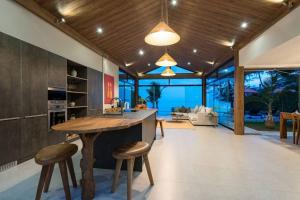 Imagen de la galería de 【塔莱】全新5卧沙滩别墅 无边泳池, en Koh Samui 