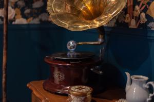 a lamp on top of a table with a coffee maker at Au Gentleman Cambrioleur in Charleville-Mézières