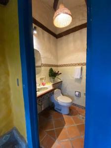 a bathroom with a toilet and a sink at Casa Benigno muy cerca de Ginebra in Ginebra