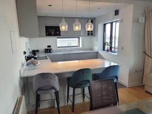 Kuchyň nebo kuchyňský kout v ubytování Stunning 3 Double Bedroom Apt in Greenwich near O2 + 12 fotografií