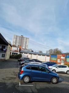 a blue car parked in a parking lot at City Centre Unterkunft in Itzehoe