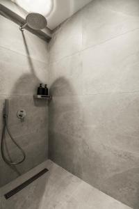 Koupelna v ubytování Luxury Downtown Apartment C2 + 36 fotografií