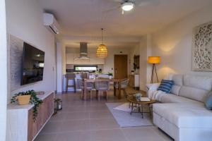 Fotografie z fotogalerie ubytování BGB2 Amazing apartment steps to playa Bavaro with private picuzzi v destinaci Punta Cana