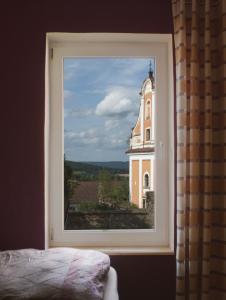 Postel nebo postele na pokoji v ubytování Hotel Pod Stráží + 32 fotografií