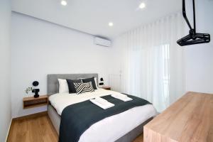 Postel nebo postele na pokoji v ubytování Luxury Downtown Apartment C2