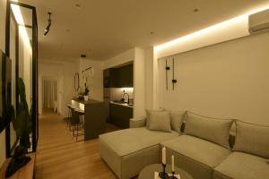 TV a/nebo společenská místnost v ubytování Luxury Downtown Apartment C2