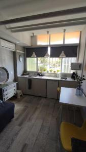 Kuchyň nebo kuchyňský kout v ubytování Studio Acuario Benalmadena