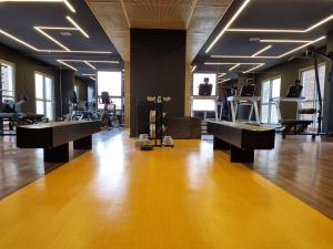 a room with a wooden floor and some tables at Vista do parque Ibirapuera do lado do Metrô in Sao Paulo +40 photos