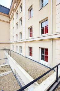 Balkon atau teras di Premiere Classe Paris Ouest Pont De Suresnes