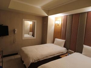 Een bed of bedden in een kamer bij Hotel Fouquet