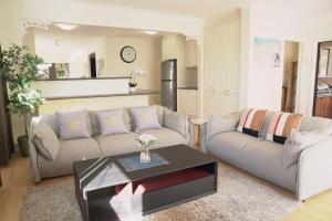 a living room with two couches and a table at Family home in Prime location Melbourne in Fern Tree Gully