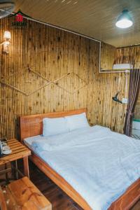 Giường trong phòng chung tại SAKURA House - Vườn Đào
