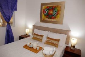 Tempat tidur dalam kamar di Luxury House 11 Private Beach 45Min Guayaquil