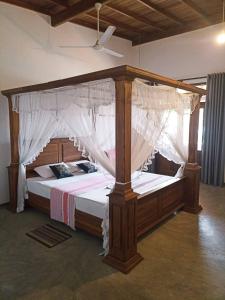 Un ou plusieurs lits dans un hébergement de l'établissement Lavender mirissa