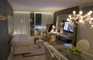 Uma TV ou centro de entretenimento em Yoo Punta del Este - Rental Club Apartments