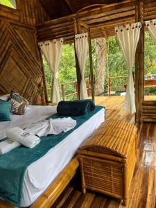 a bedroom with two beds and a wooden floor at Sikeo Eco Glamping in Icononzo