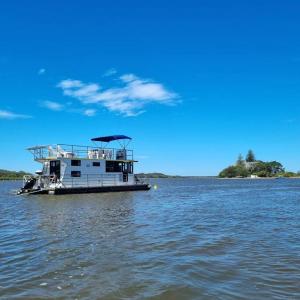 Gallery image of The one & only Houseboat Hire on Maroochy River in Maroochydore